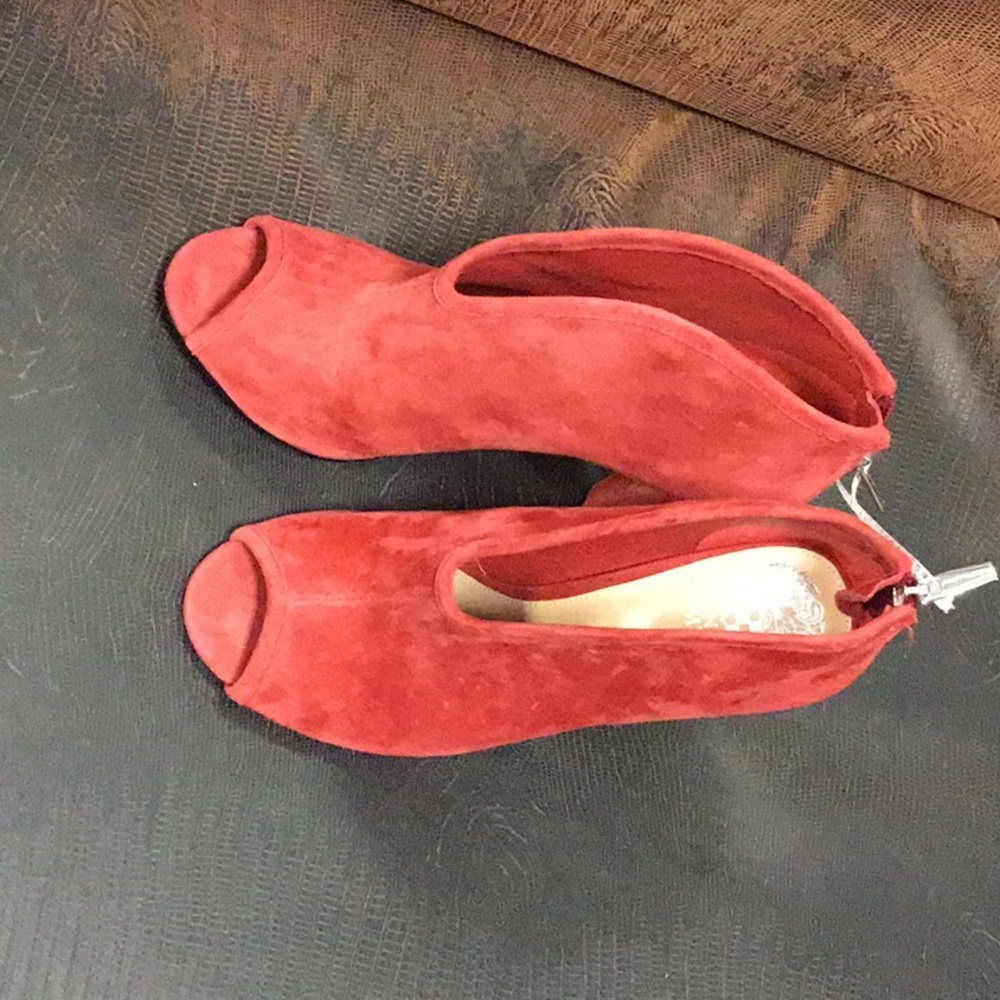 Shoes - Picture 2 of 4